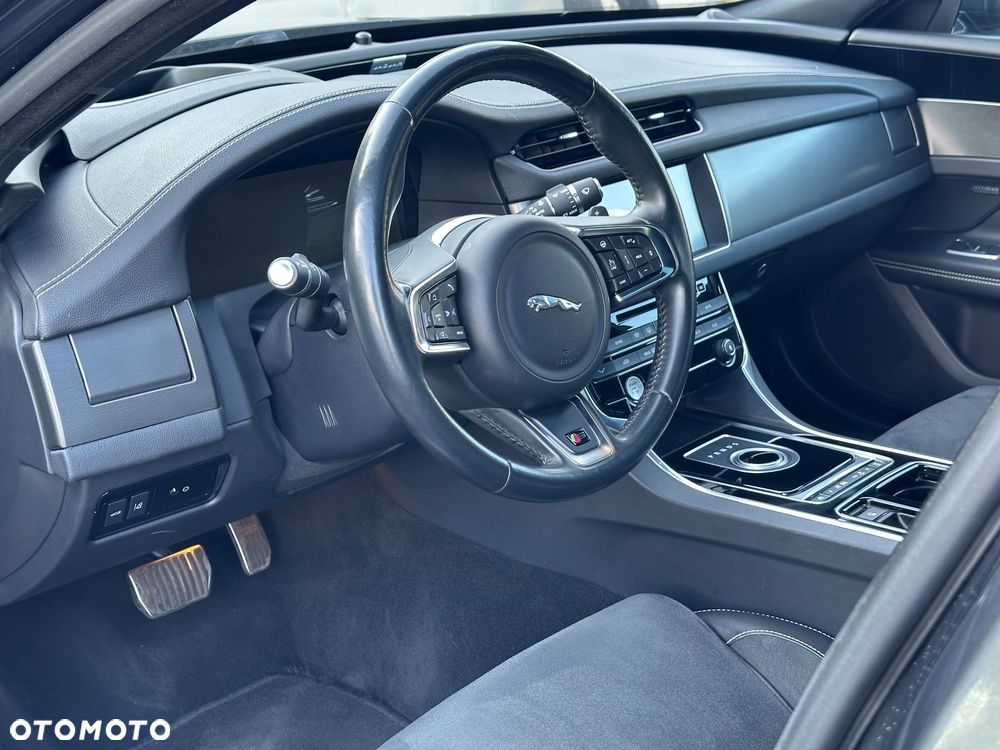 Jaguar XF S AWD - 21