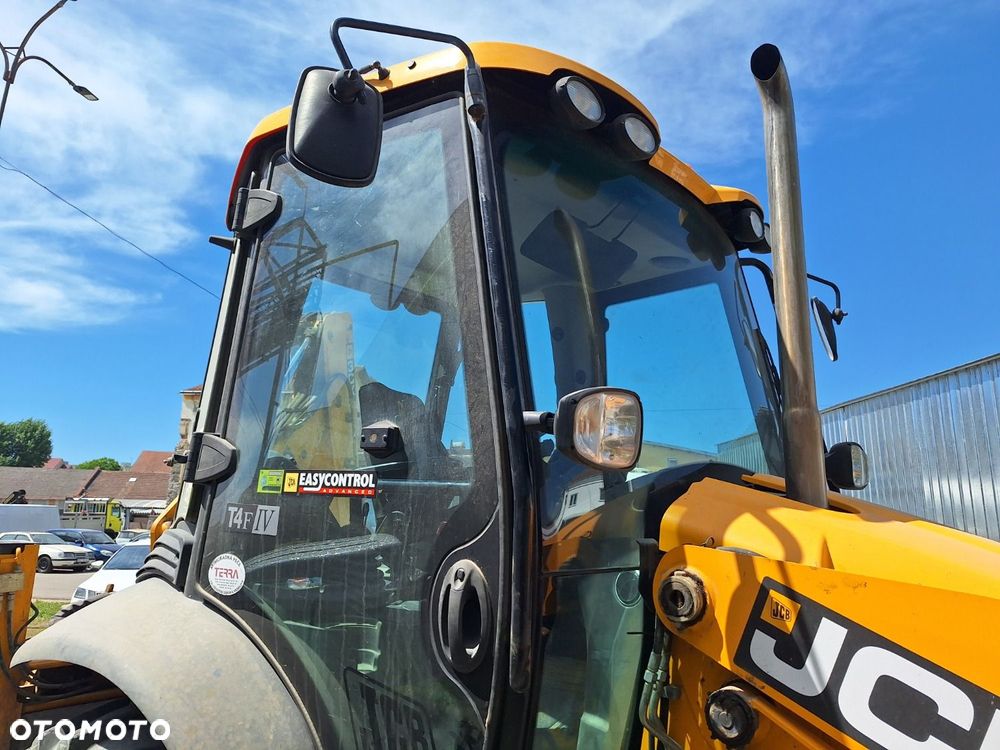 JCB 3Cx 4X4 - 36