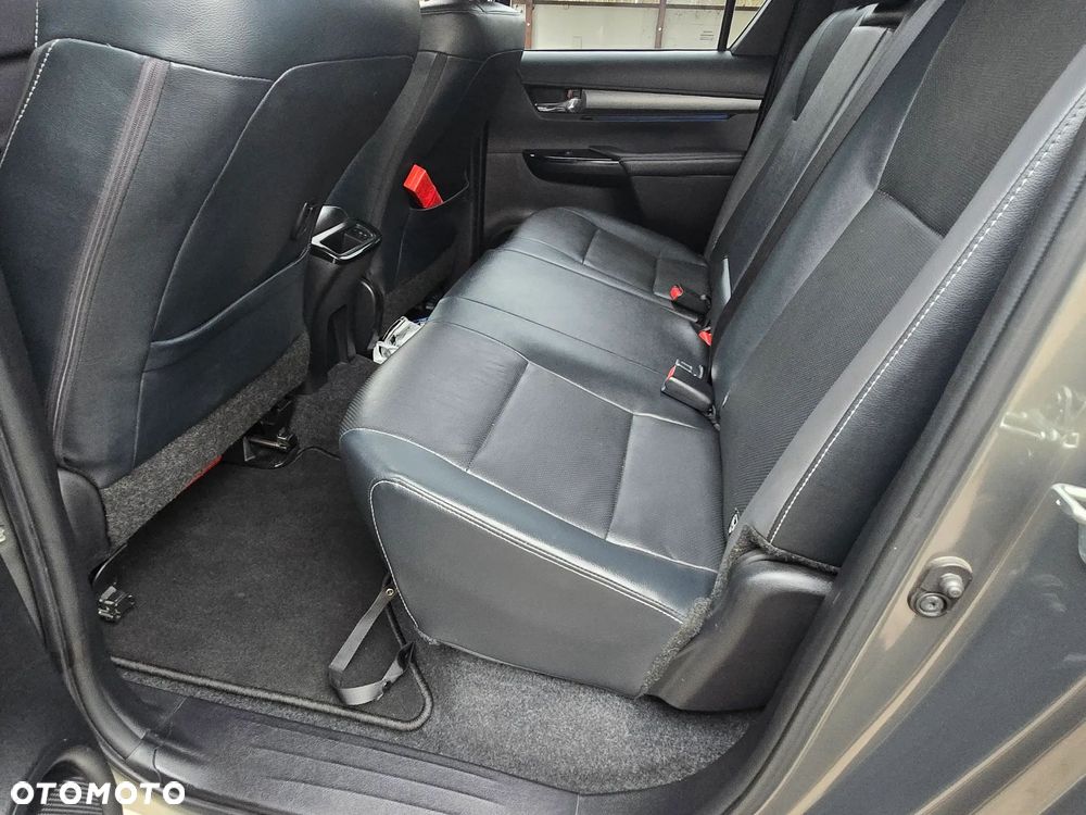 Toyota Hilux 2.8 D-4D Double Cab Invincible Sport 4x4 - 9