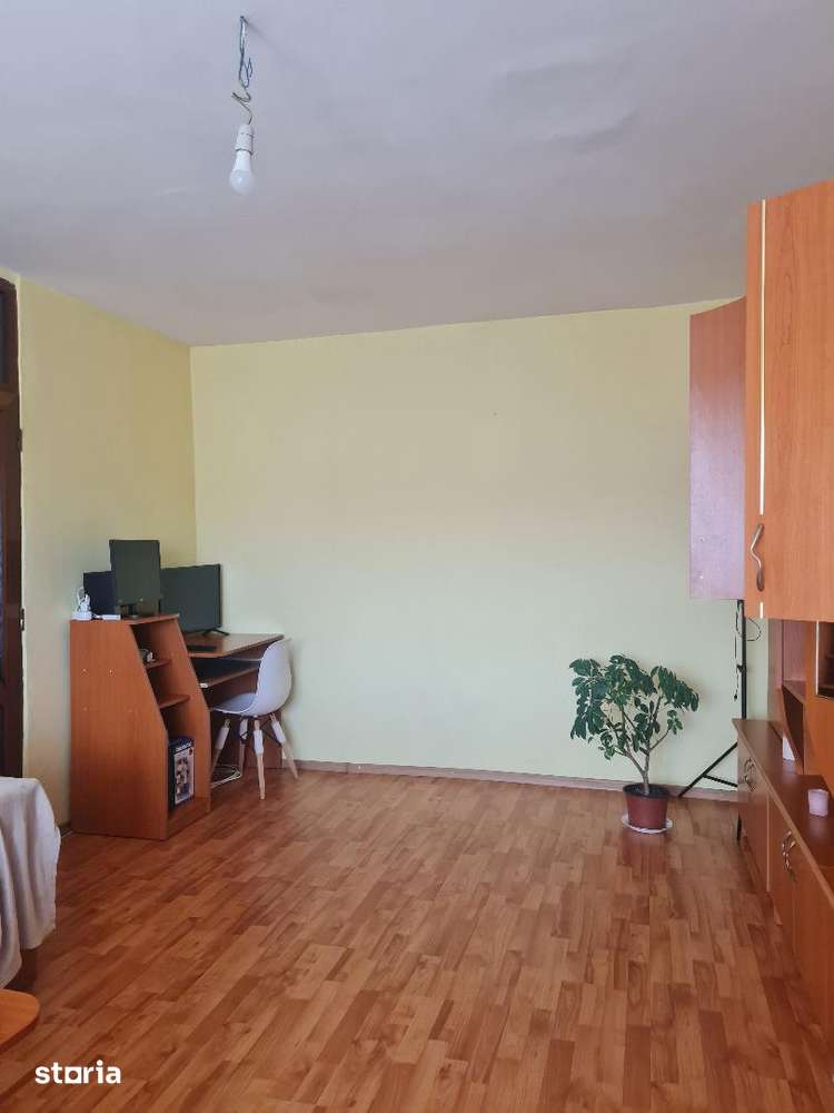 Apartament trei camere Mioveni - Imagine principală: 4/10