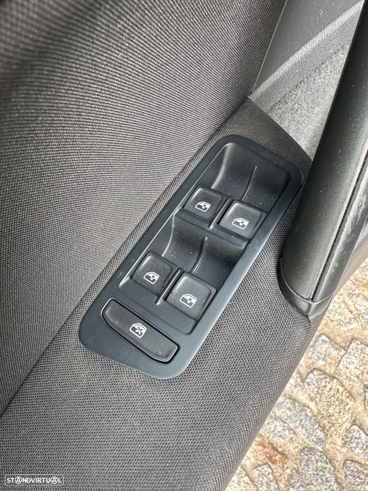 VW Golf 1.6 TDI Confortline - 14