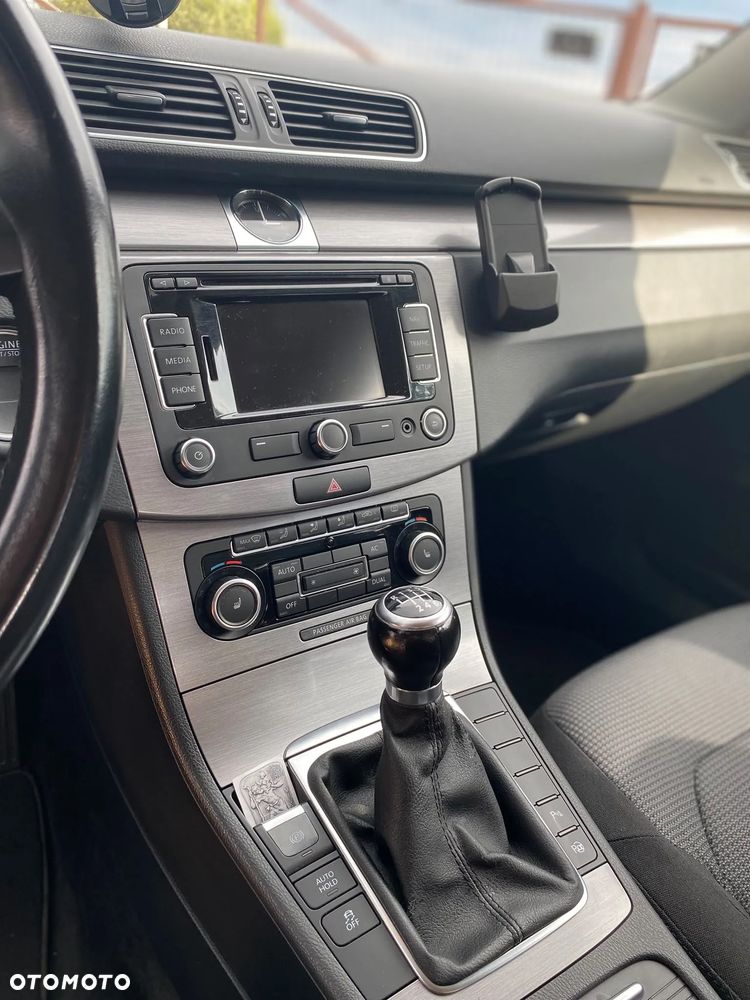 Volkswagen Passat - 30
