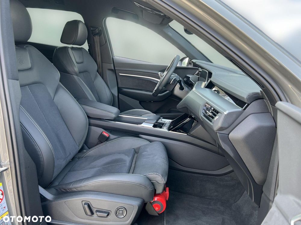 Audi Q8 e-tron - 13