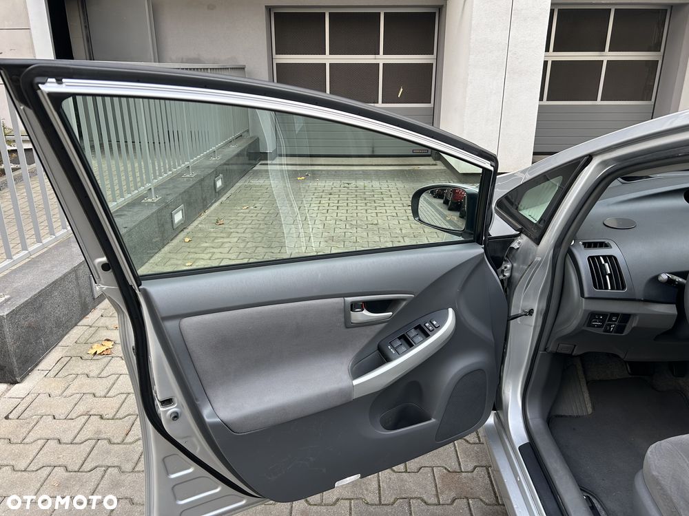 Toyota Prius 1.8 HSD Sol - 15