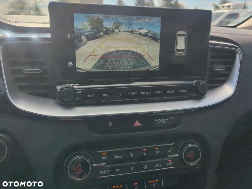 Kia Ceed - 8