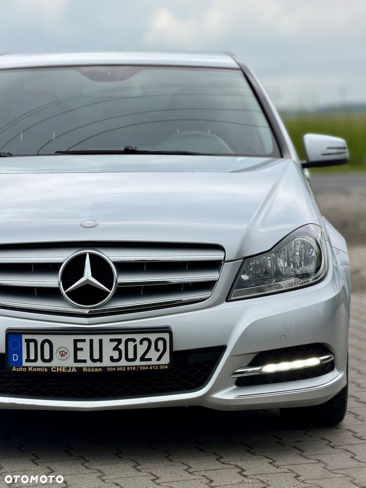Mercedes-Benz Klasa C 180 CGI Automatik BlueEFFICIENCY Avantgarde - 4