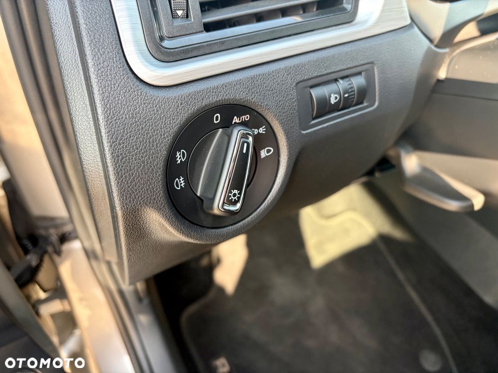 Skoda RAPID 1.2 TSI Ambition - 14