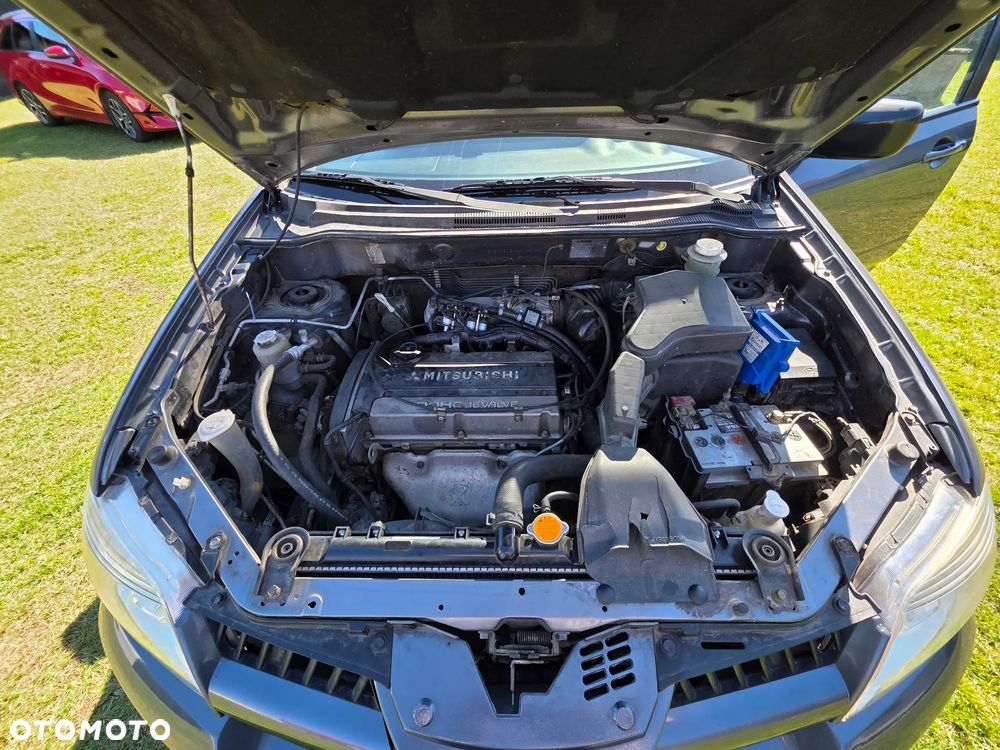 Mitsubishi Outlander 2.0 Intense DAKAR - 11