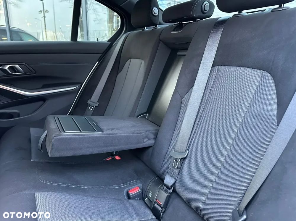 BMW Seria 3 318d mHEV M Sport - 6