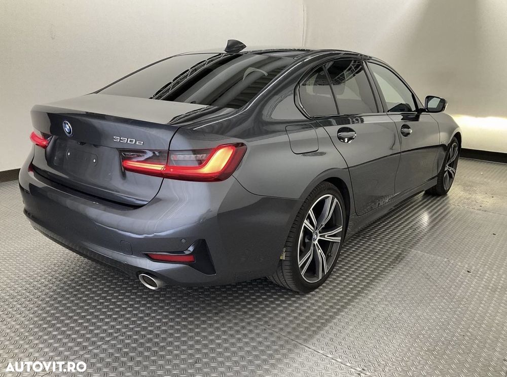 BMW Seria 3 330e Aut. Sport Line - 4