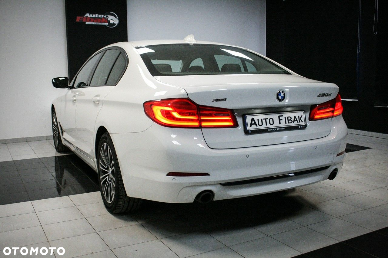 BMW Seria 5 520d xDrive Sport Line sport - 9