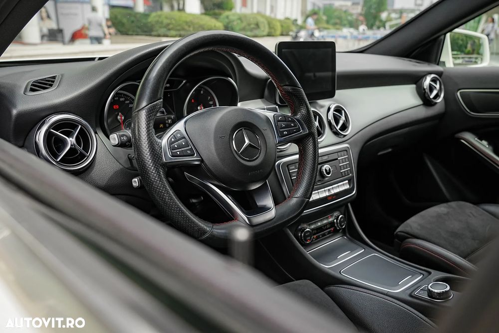Mercedes-Benz GLA 180 7G-DCT AMG Line - 13