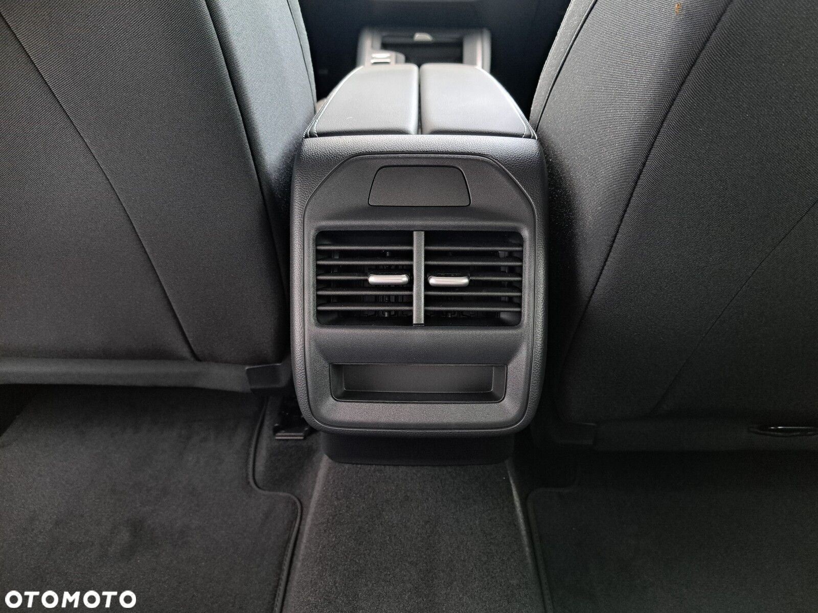 Volkswagen Passat 1.5 TSI ACT mHEV DSG - 37