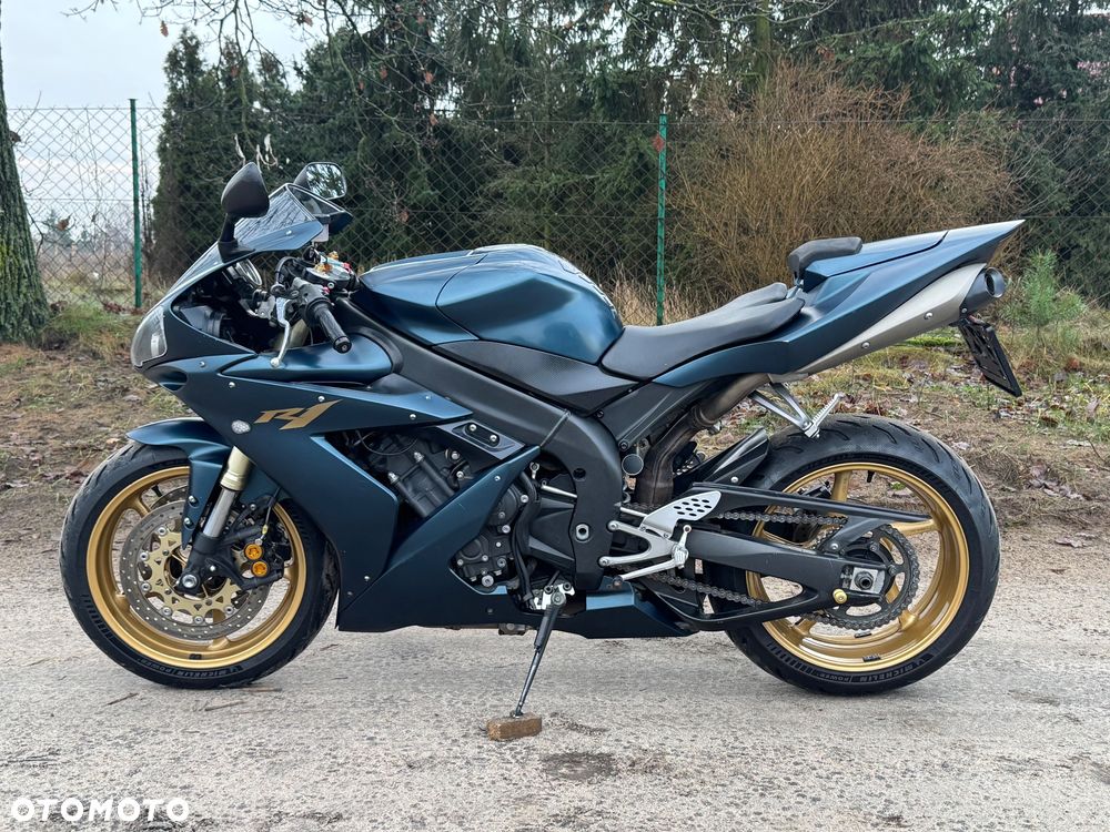 Yamaha R1 - 15