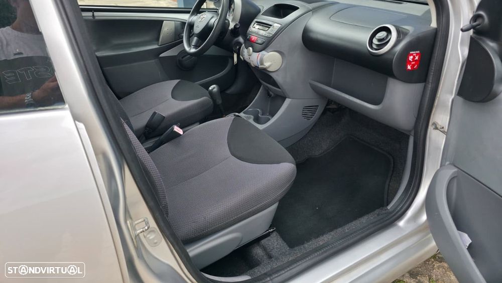 Toyota Aygo 1.0 + AC - 7
