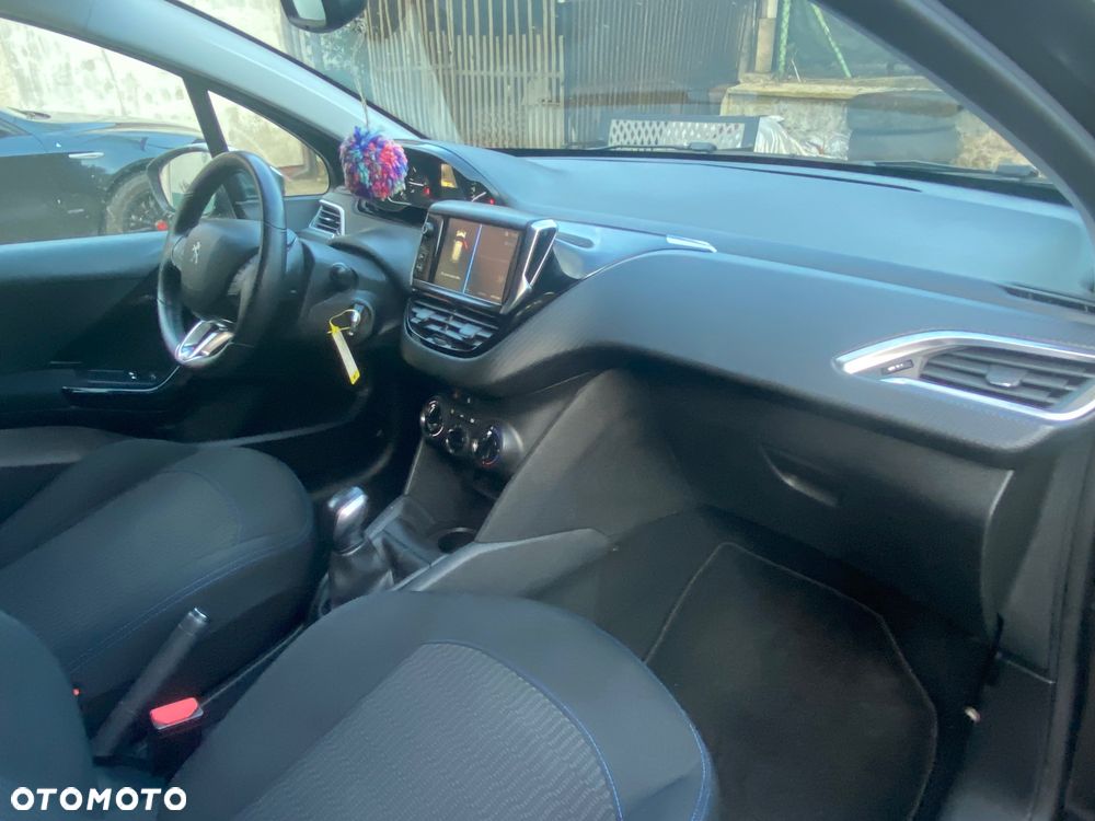 Peugeot 208 - 11