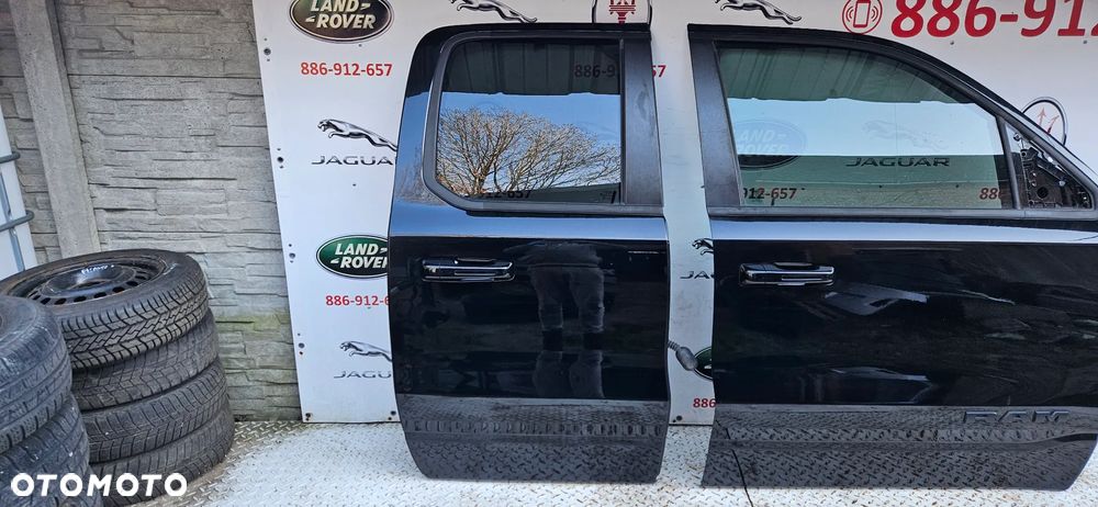 RAM 1500 V 5  2019- Big Horn KRÓTKI QUAD CAB 1,5 Drzwi przód prawy Drzwi przednie prawe  KOMPLETNE KOLOR PXJ - 13