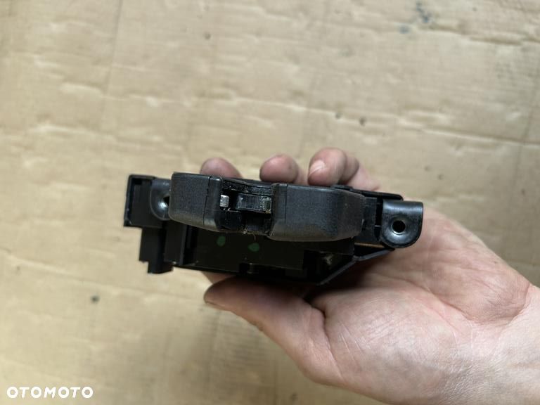 zamek klapy bagażnika Peugeot 308 II T9 9804762080 - 3