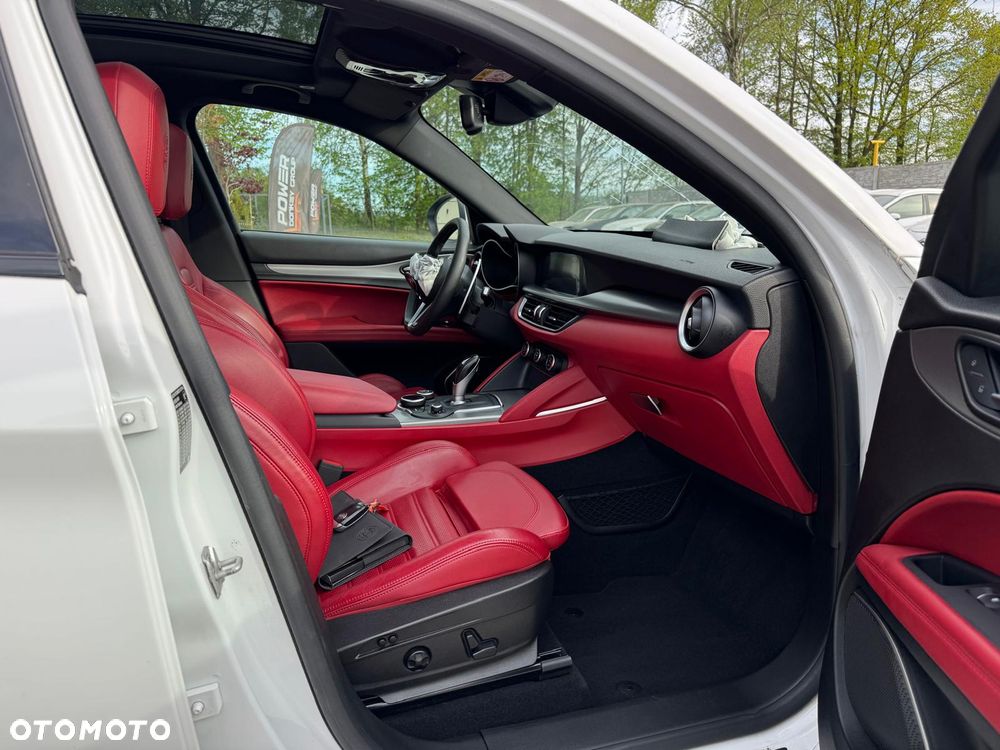 Alfa Romeo Stelvio 2.0 Turbo 16V AT8-Q4 Veloce Ti - 16