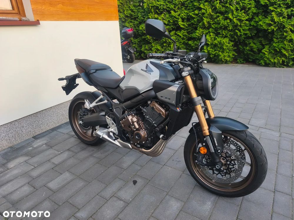 Honda CB - 1