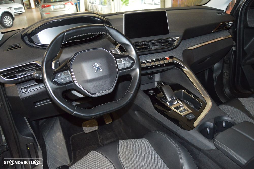 Peugeot 5008 1.2 PureTech Allure EAT6 - 32