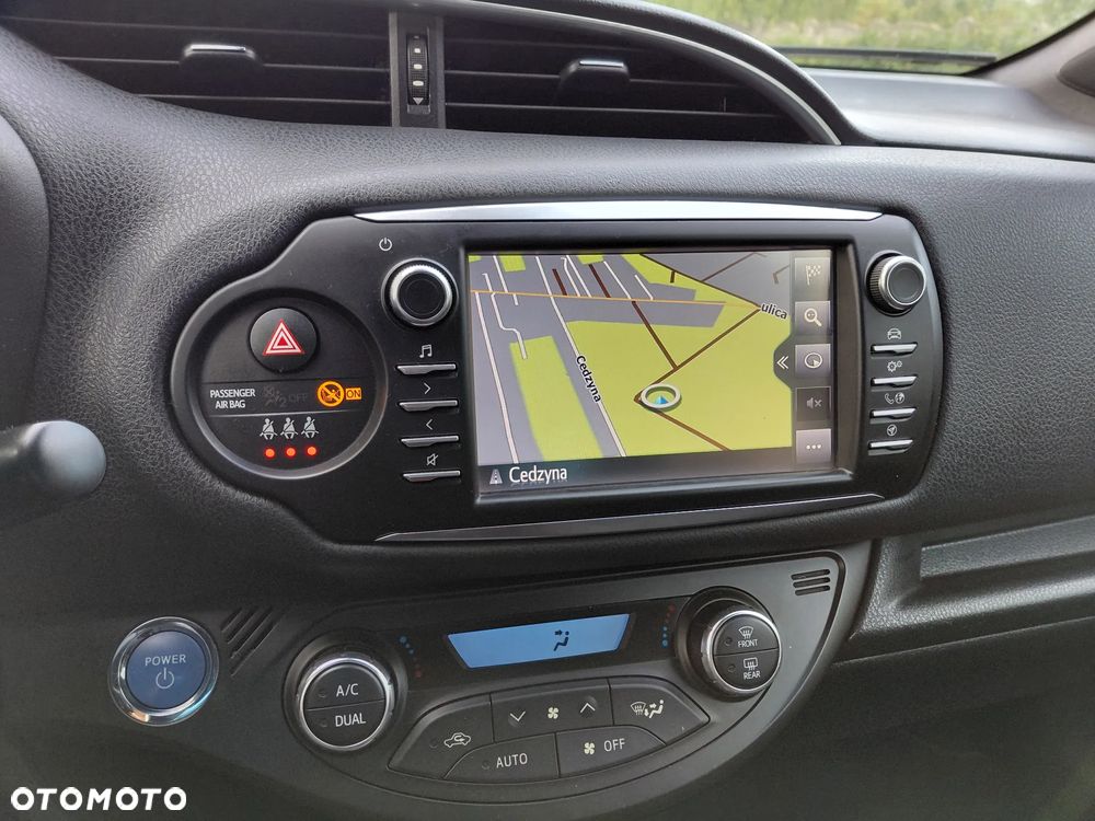 Toyota Yaris Hybrid 100 Premium - 15