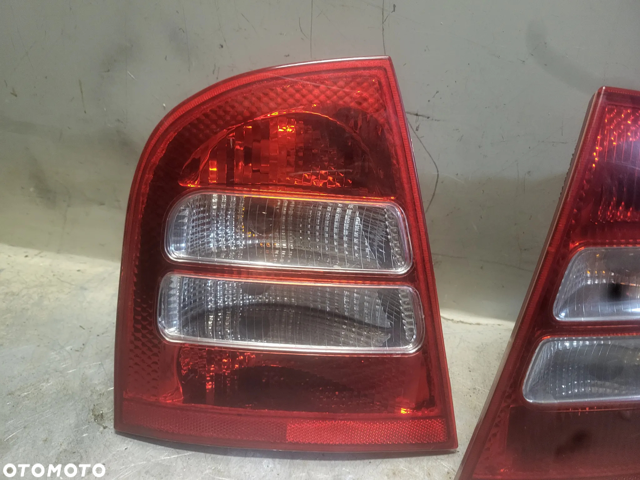 LAMPY TYŁ SKODA OCTAVIA I LIFT HB LEWA PRAWA TYLNIE - 2