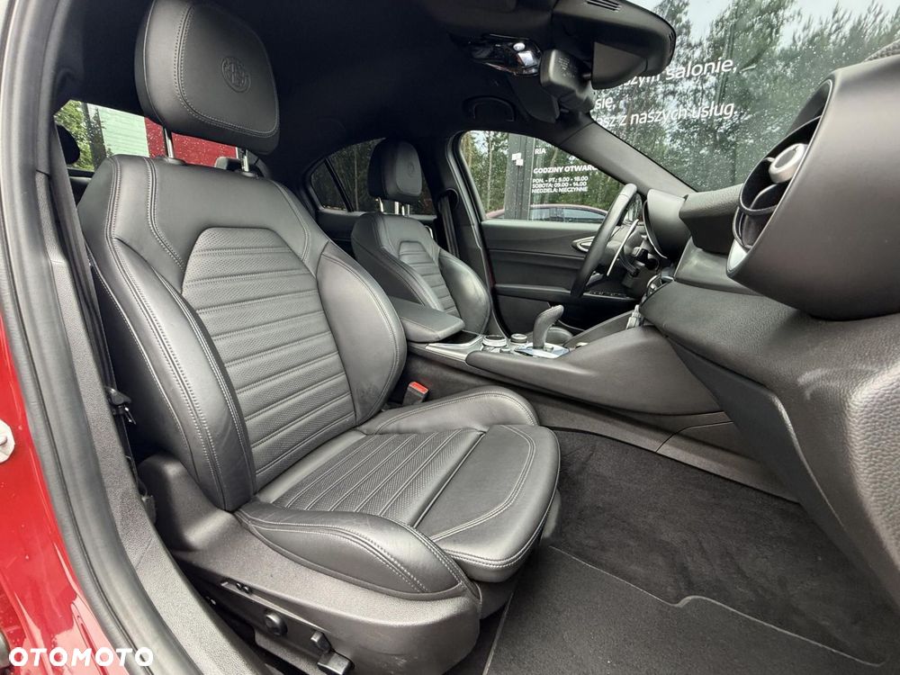 Alfa Romeo Giulia - 10