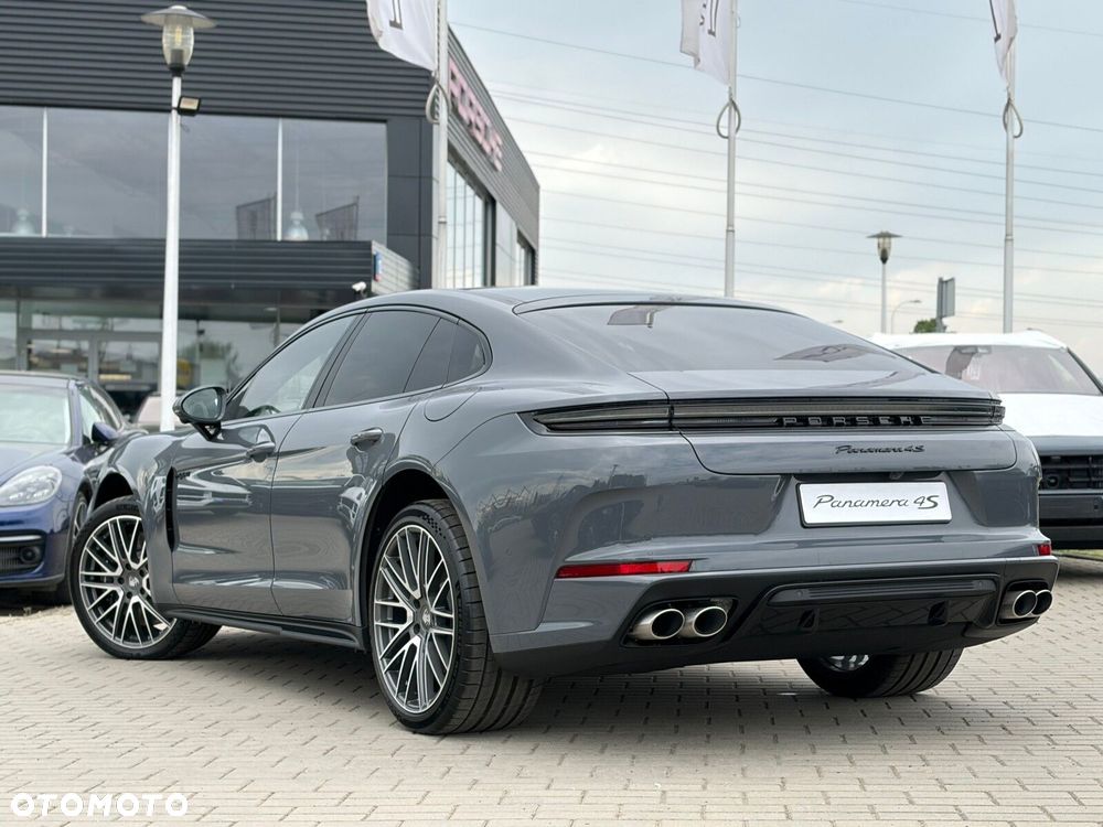 Porsche Panamera - 4