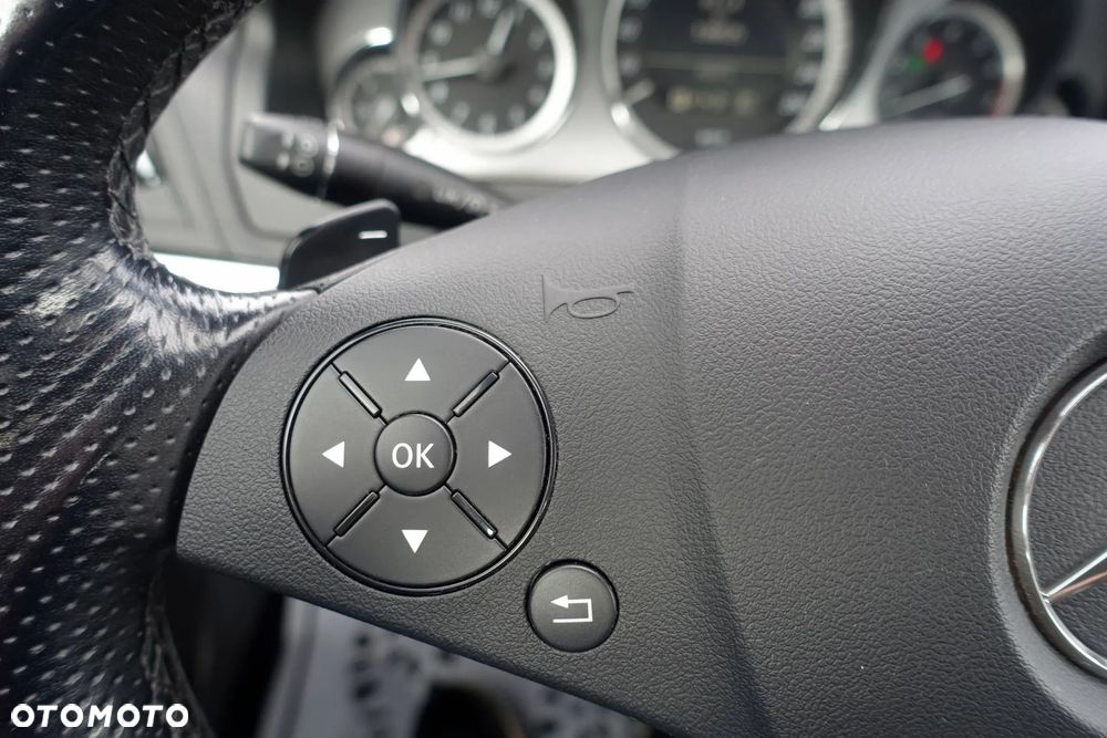 Mercedes-Benz Klasa E 350 CGI BlueEFFICIENCY 7G-TRONIC Avantgarde - 32