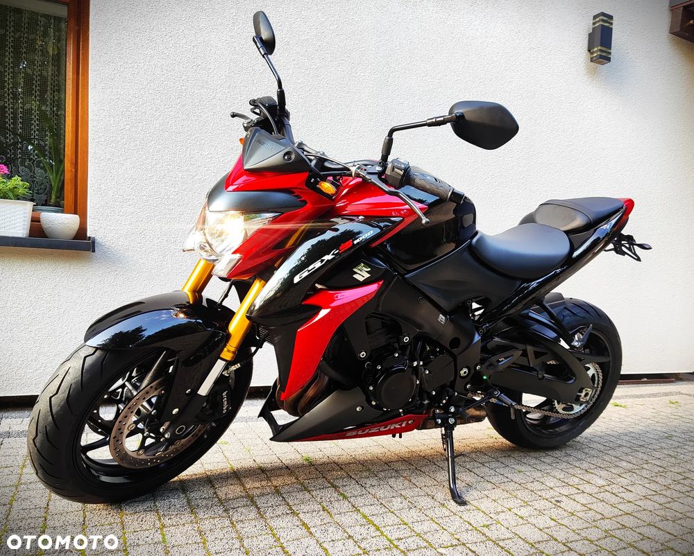 Suzuki GSX - 19