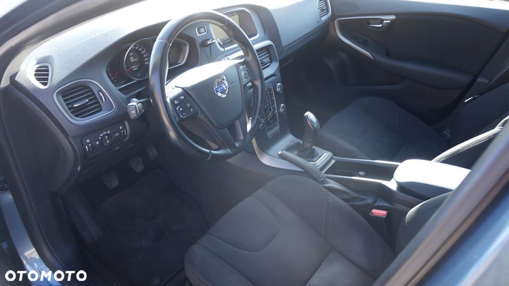 Volvo V40 D2 - 10