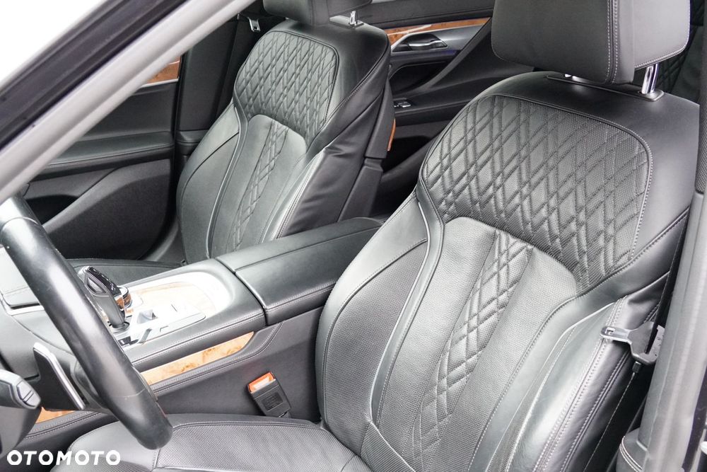 BMW Seria 7 750Li xDrive - 30