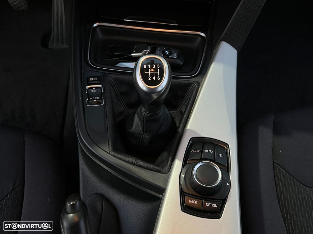 BMW 318 d Line Sport - 17