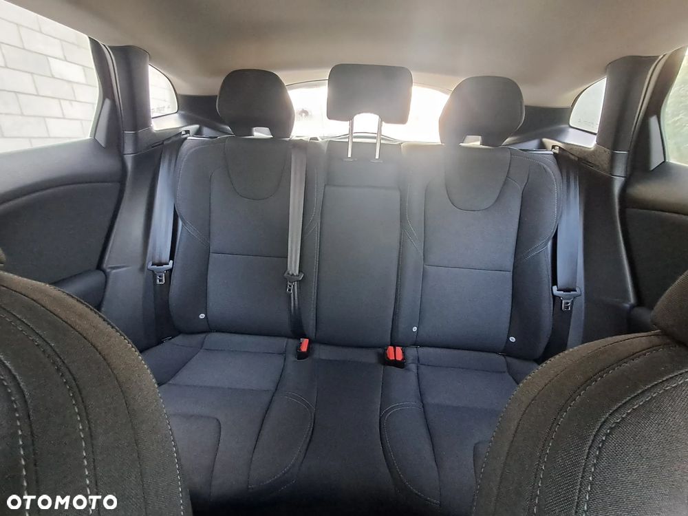 Volvo V40 Cross Country - 9