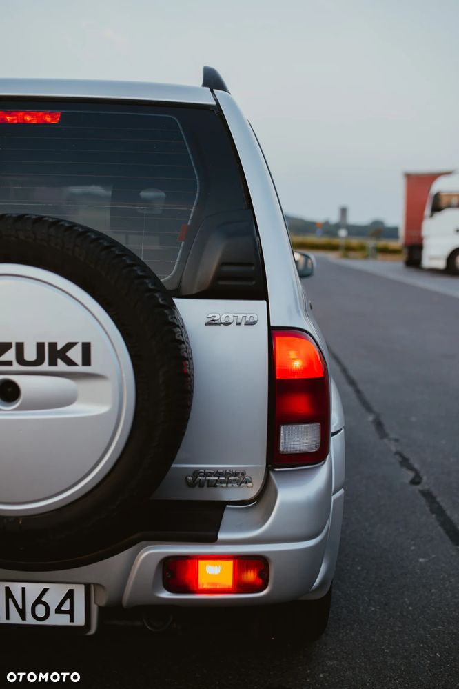 Suzuki Grand Vitara 2.0 HDi - 22