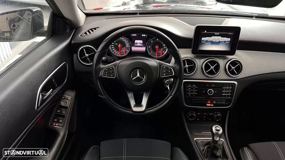Mercedes-Benz CLA 180 d Shooting Brake Urban - 13