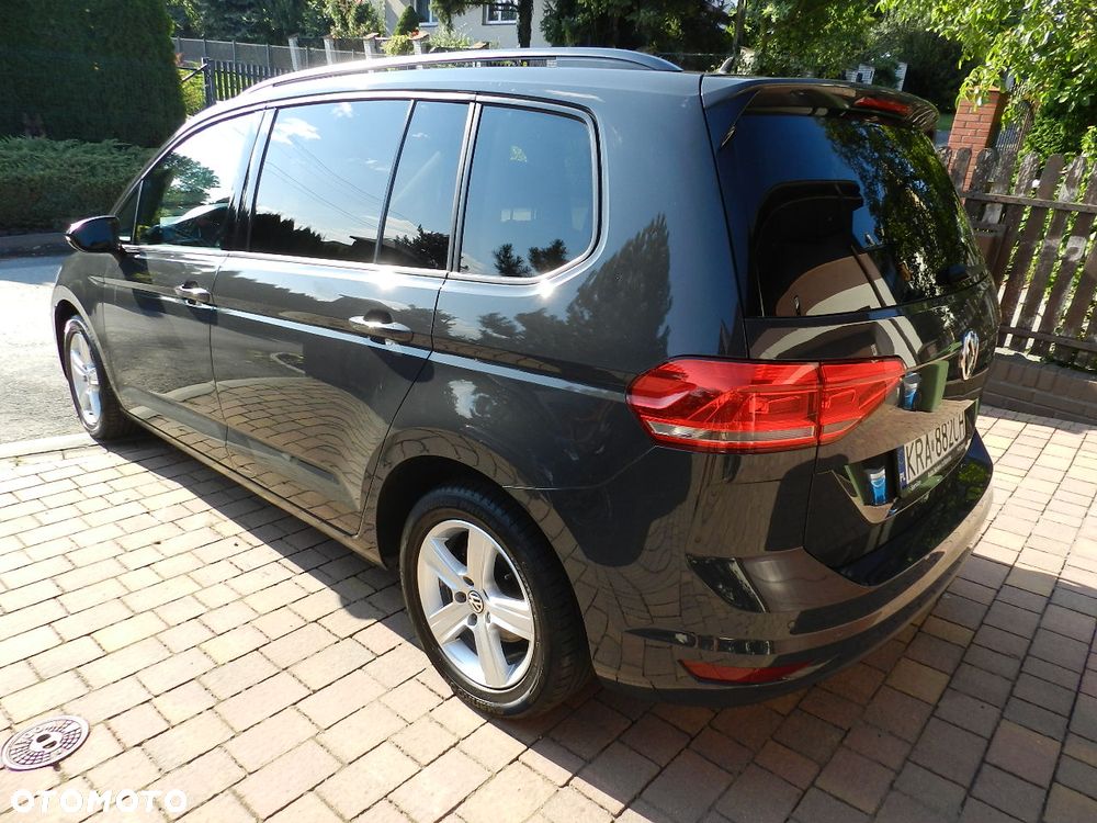 Volkswagen Touran - 4