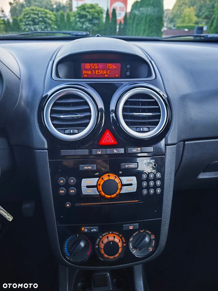 Opel Corsa 1.4 16V Cosmo - 15