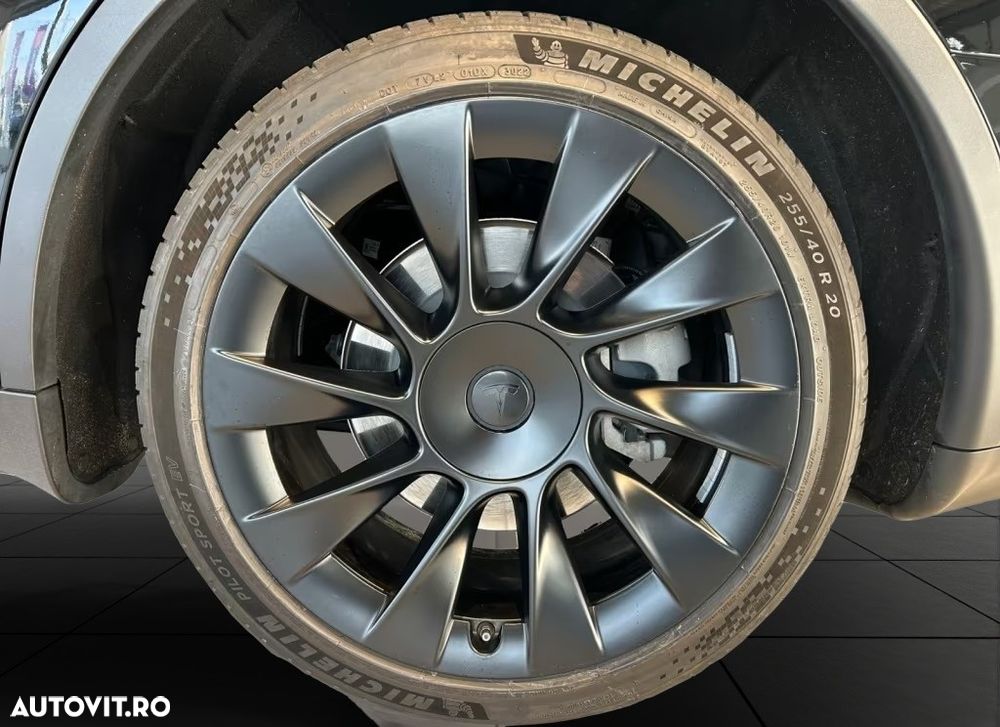 Tesla Model Y Long Range Dual Motor AWD - 7