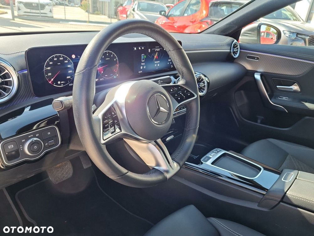 Mercedes-Benz CLA 180 Progressive 7G-DCT - 13