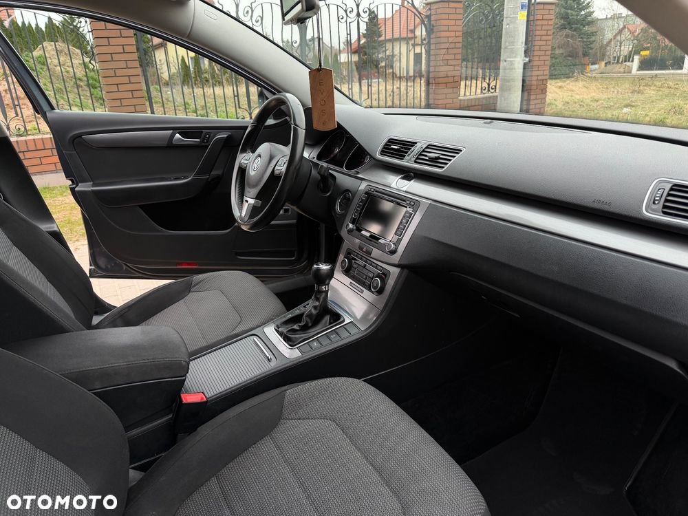Volkswagen Passat 2.0 Blue TDI DPF Highline - 28