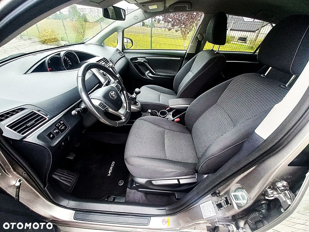 Toyota Verso 1.6 D-4D Prestige - 12