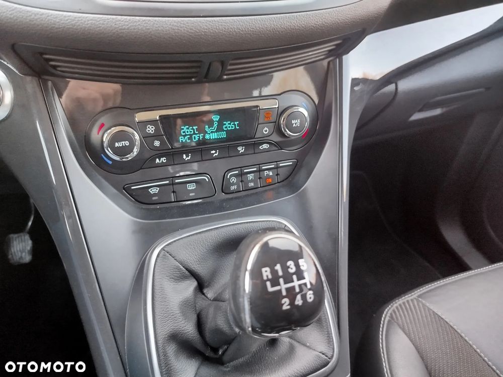 Ford Kuga 2.0 TDCi 2x4 Titanium - 16