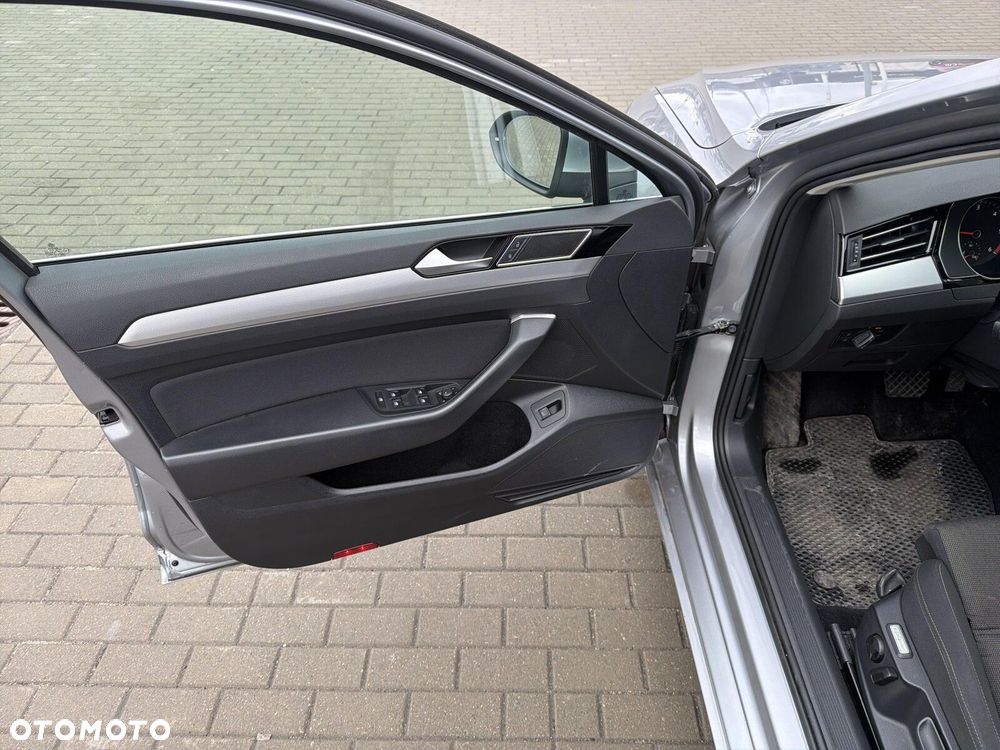 Volkswagen Passat 2.0 TDI SCR Comfortline DSG - 11