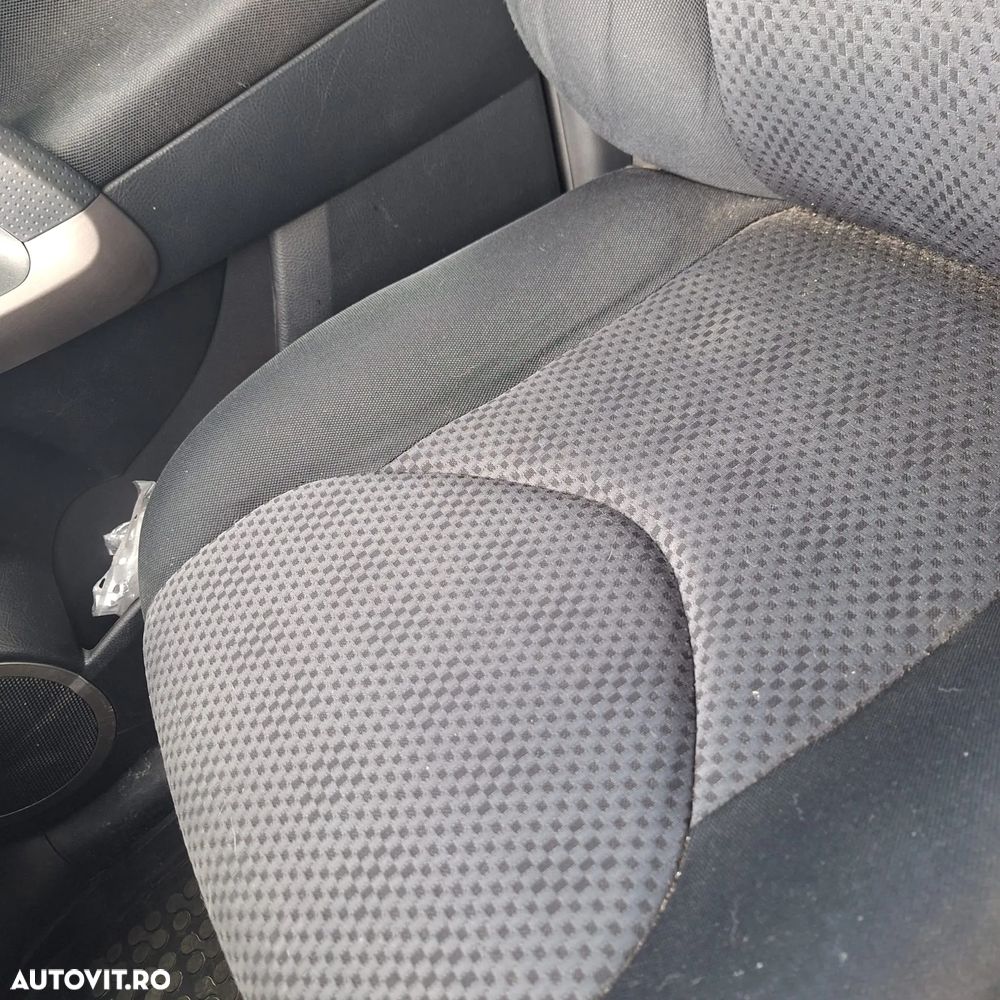 Toyota RAV4 2.2 D-4D 4x4 - 2