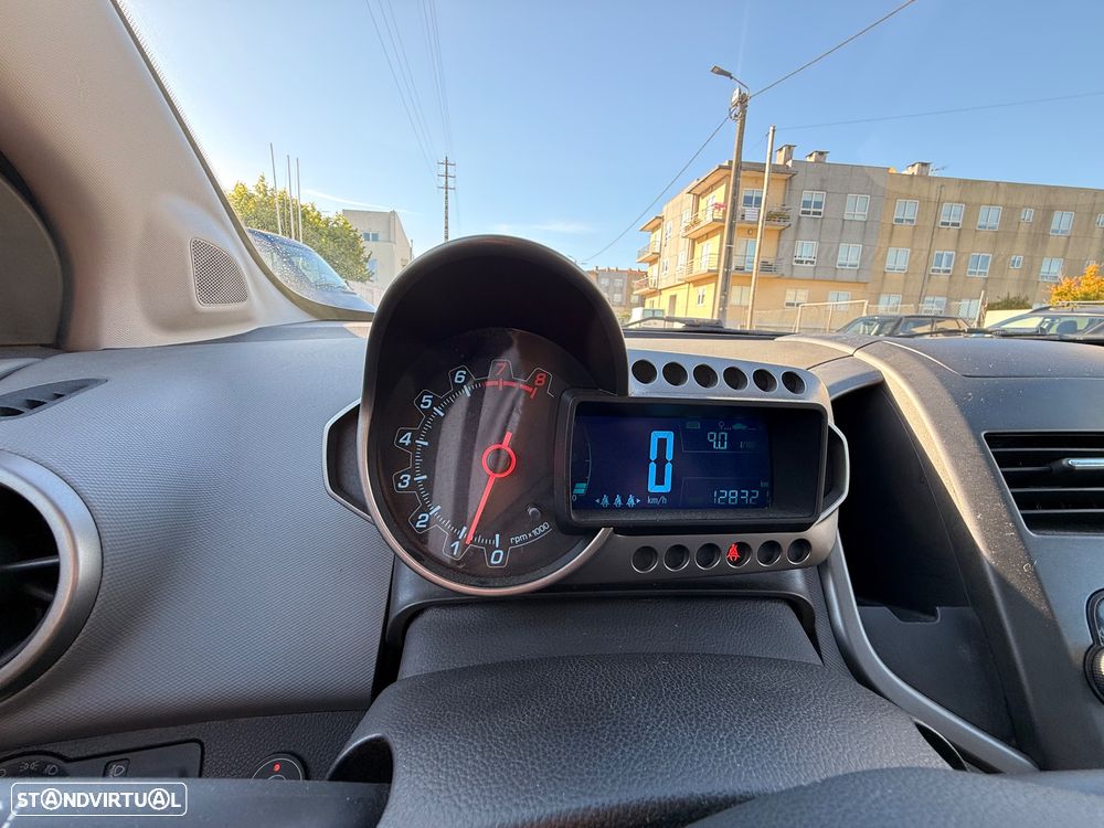 Chevrolet Aveo 1.2 LT Bi-Fuel - 2