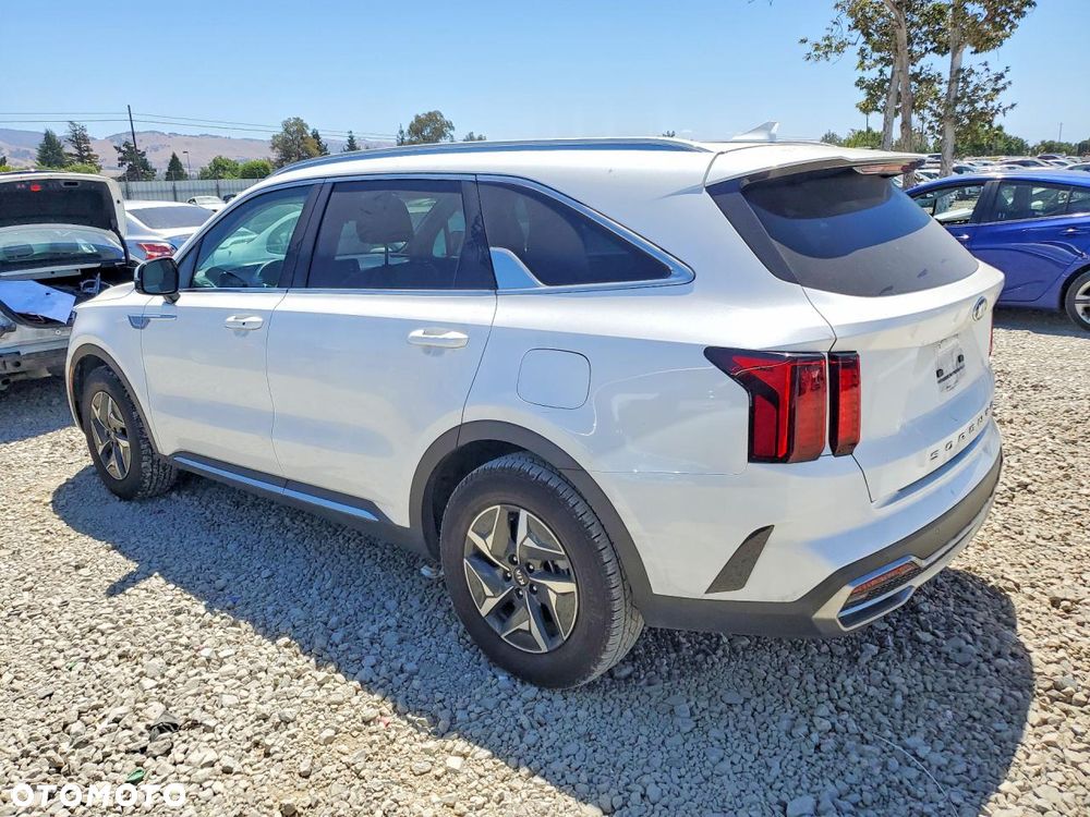 Kia Sorento - 4