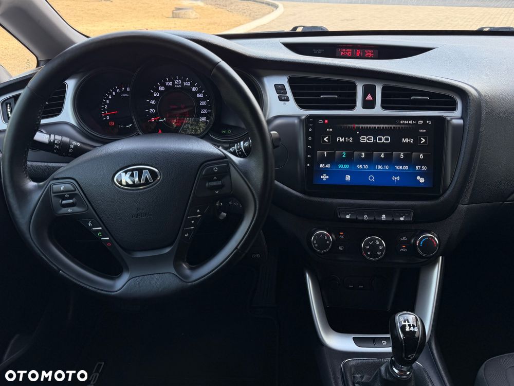 Kia Ceed 1.6 GDI Dream Team Edition - 27