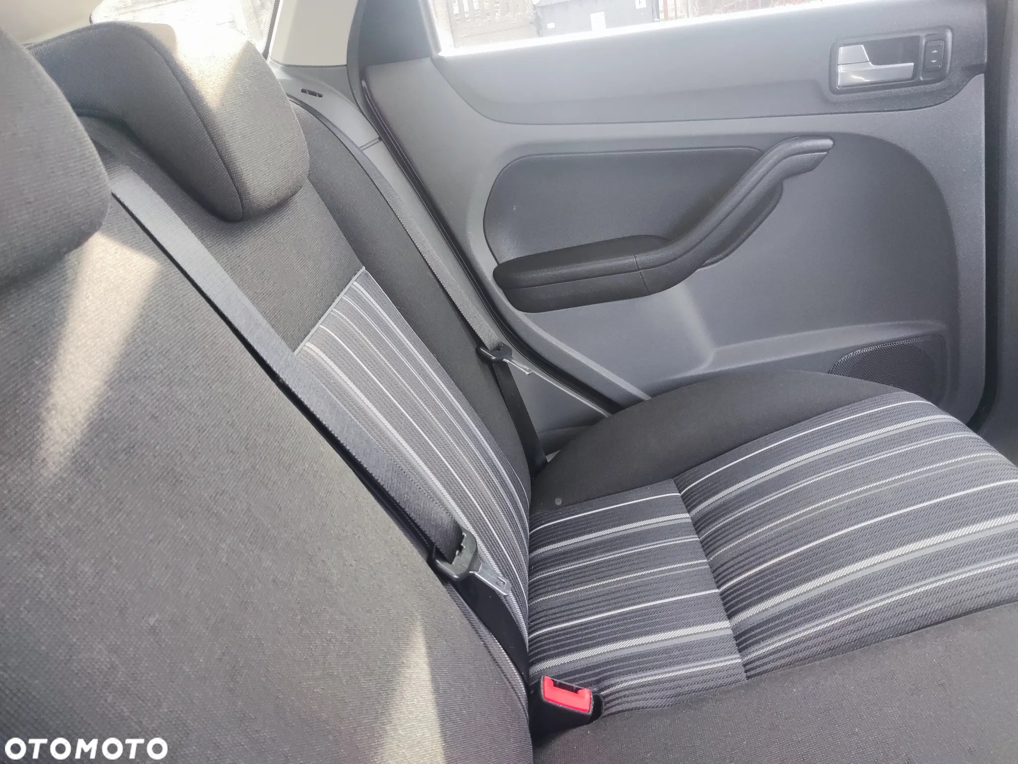 Ford Focus 1.6 16V Ambiente - 6